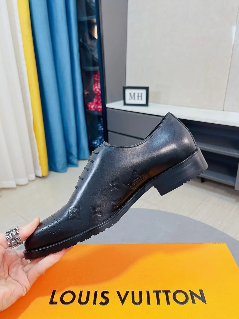 Men's Men's Shoes 💰480🌹🌹《Lv》The latest and most popular casual business leather shoes, top brands [Seduce] Luxury ~ Purchasing, [Strong] The uppers are made of imported patent leather with printed original material ➕ Genuine leather lining (•) fine workmanship. The original stylish and stylish soft rubber wear-resistant and non-slip outsole is light and comfortable on the feet. The real thing looks better in real life. 38-44, 45 can be customized.